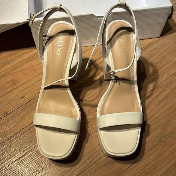 Aldo Matylda white platform heels. Size 7.5. Brand new, never worn - Picture 5 of 5